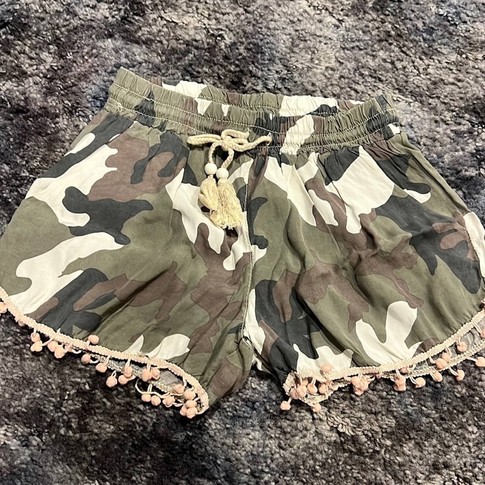 Camp fabric tie shorts with pink Pom poms